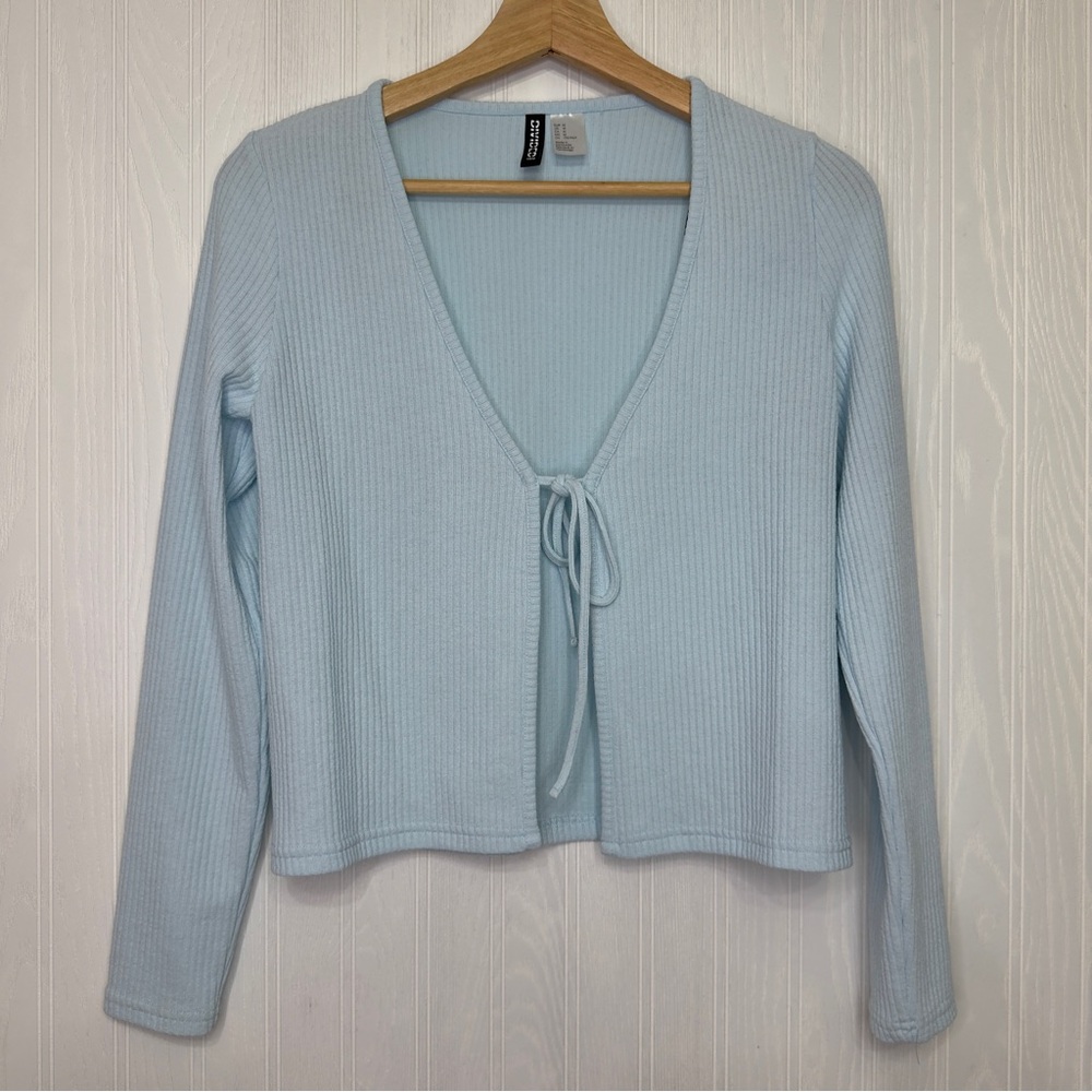 H & M Divided light blue cropped top size M